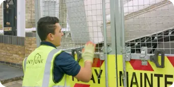 Anyjunk closing rubbish collection truck